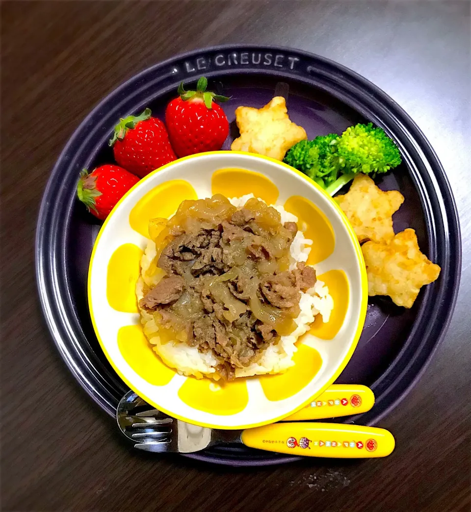 3/13❁息子 夜ごはん⭐️
牛丼
お星様ポテト🌟
ブロッコリー🥦
いちご🍓|つんさん