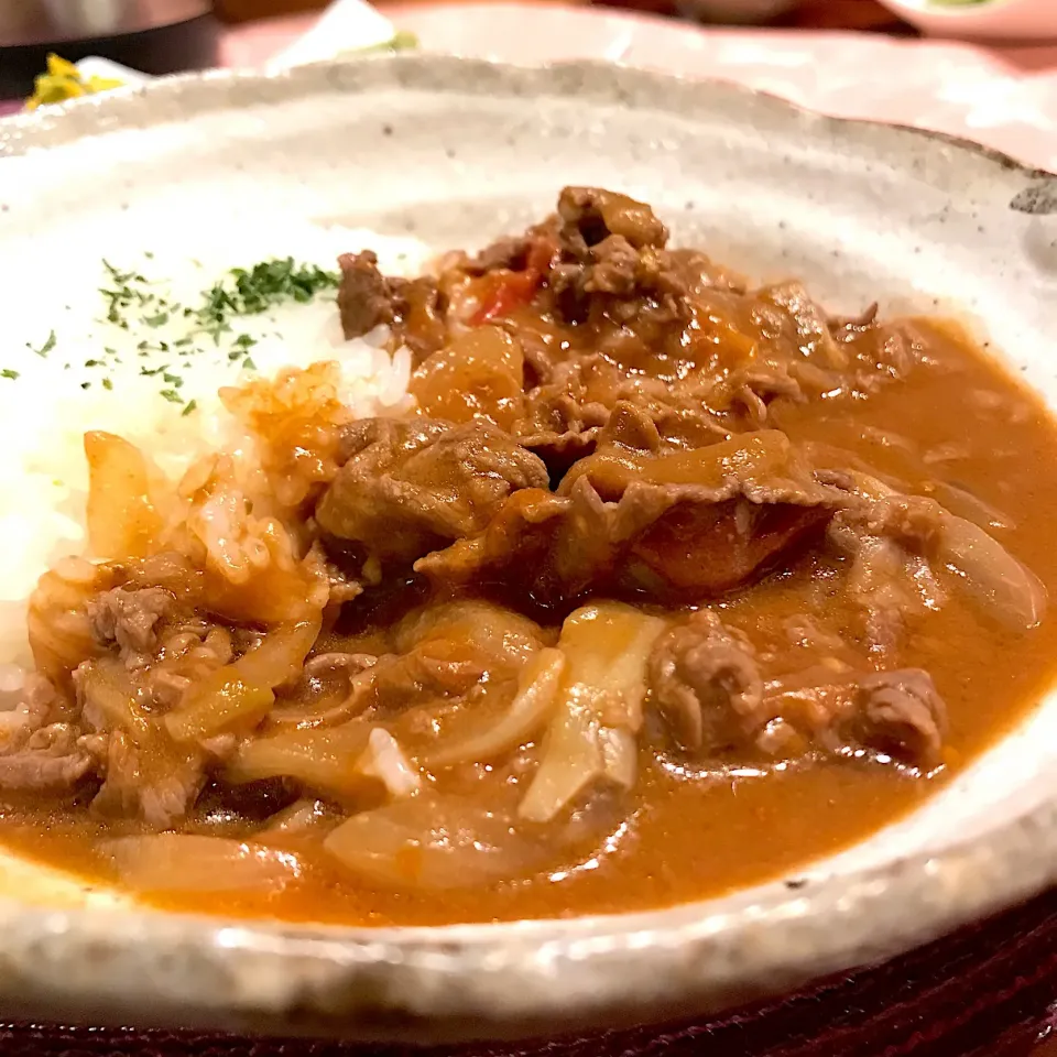 Snapdishの料理写真:今日の晩御飯にハッシュドビーフ 玉ねぎとトマトと舞茸と一緒にコトコト煮たら赤ワイン🍷を隠し味に|mokoさん