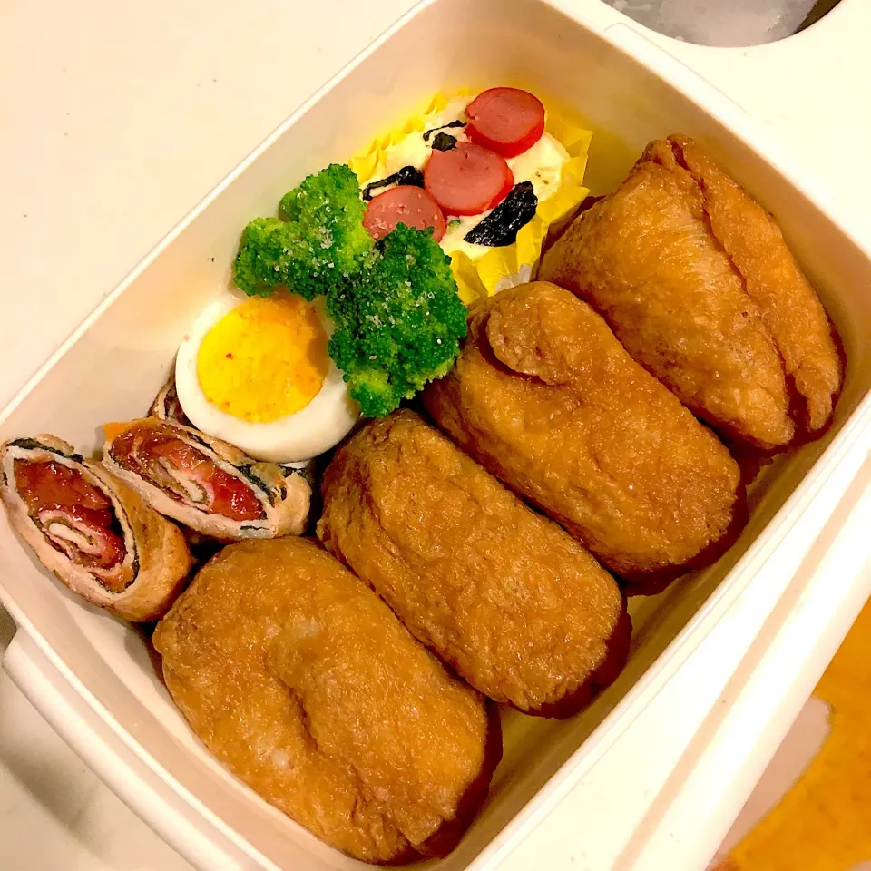 #お弁当#久し振りに弁当作り#修行中#いなり寿司#旦那様のなのにちょいキャラ弁w|カナ☆デップさん