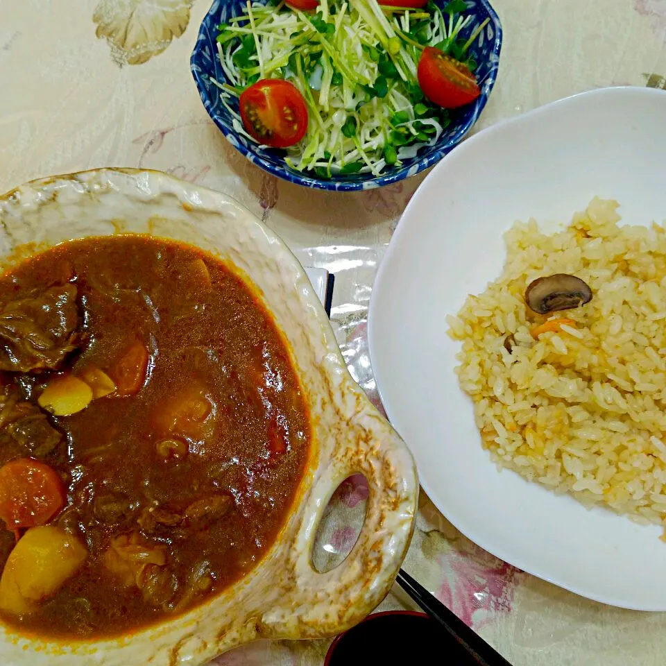 2018.3.14（水）
電気圧力鍋で作ったビーフシチュー
朝炊いたえびピラフ
サラダ|たえさん