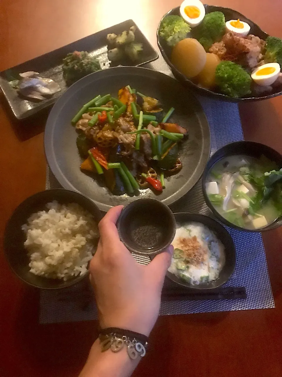 Today's Dinner🍴前菜･豚肉とお野菜のさっぱり炒め･豚軟骨の煮物･大和芋&ｵｸﾗ･もち麦飯･三つ葉たっぷりきのことお豆腐のお味噌汁|🌈Ami🍻さん