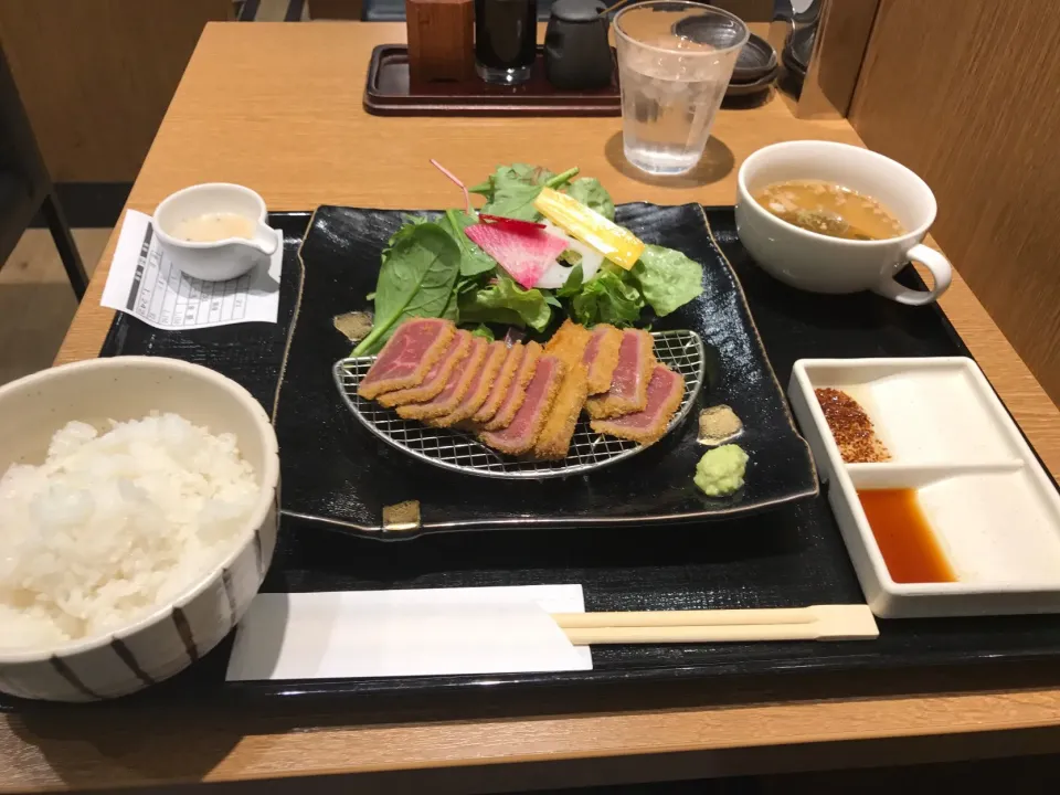 牛カツ定食|手品先輩さん