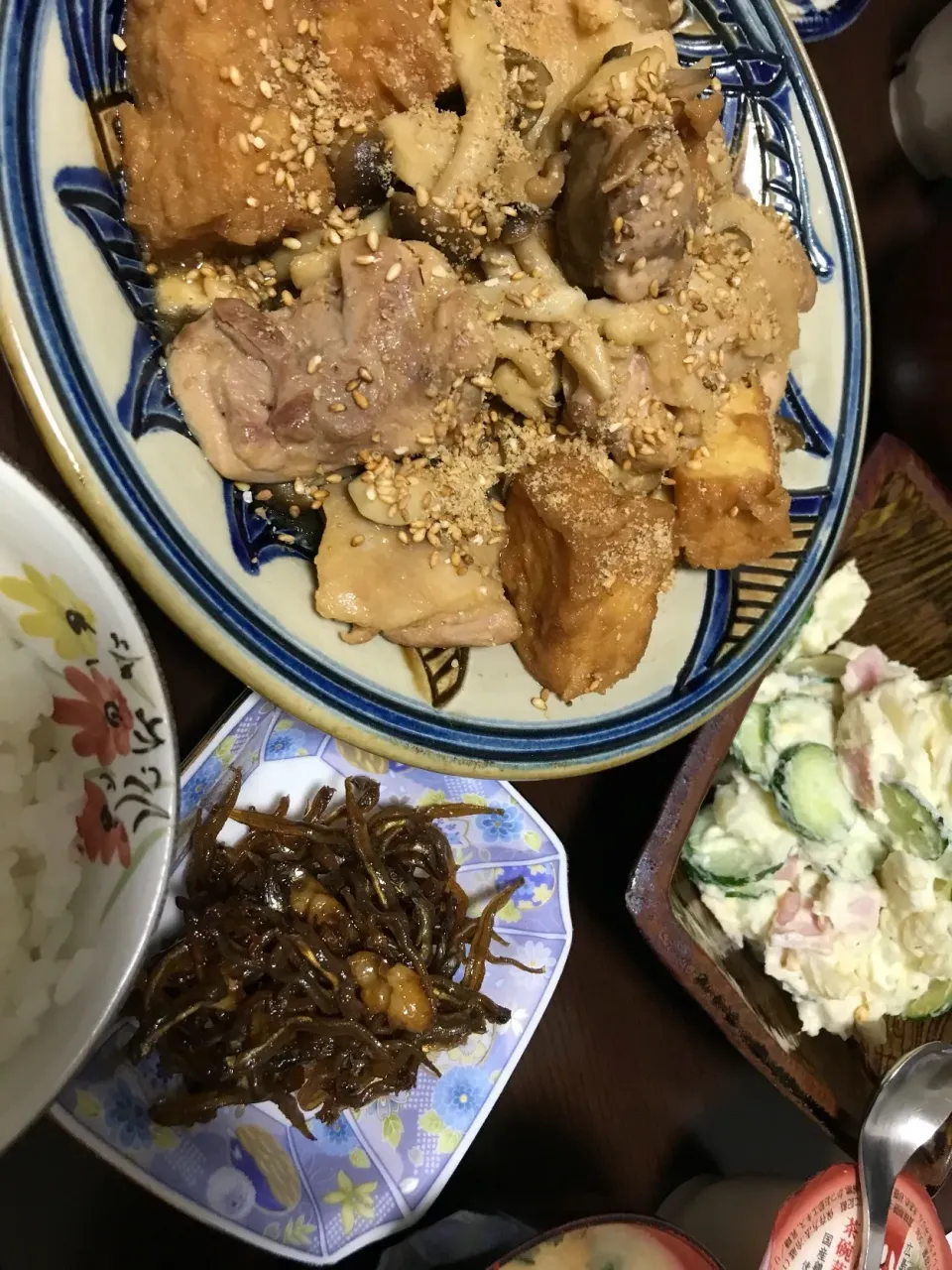 3月14日晩ご飯。鶏モモと厚揚げの黒酢煮、ポテトサラダ、レトルト茶わん蒸し、お味噌汁。|あやさん