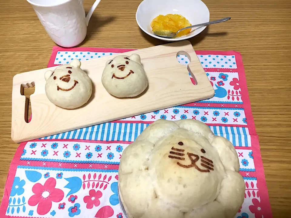 ライオンのちぎりパンとぷーさんの白パン

 #手作りパン  #朝食 #ちぎりパン|ぷーさんさん