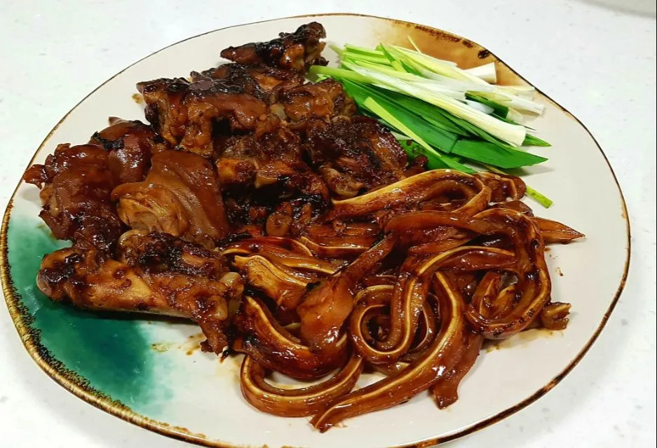 from head to toe - braised pig ear and trotter|steven z.y.さん