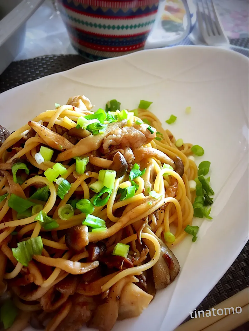 👩‍🍳きのことビーフのバター醤油パスタ|Tina Tomoko😋さん