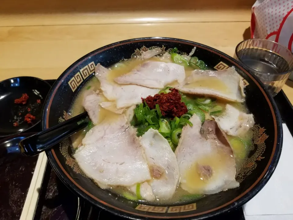 Snapdishの料理写真:ラーメン横綱　豚骨しょうゆ|Morito Kamiyaさん