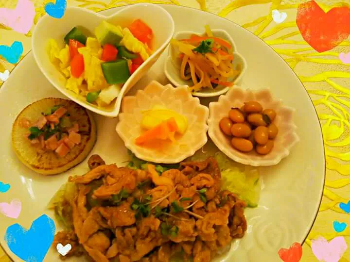 Snapdishの料理写真:🐷のしょうが焼き❗5歳の息子に♥昨日TVで大根を余すことなく使いきりレシピ✨大根ステーキ🎵タイコンの皮のきんぴら🎵|中村悦子さん