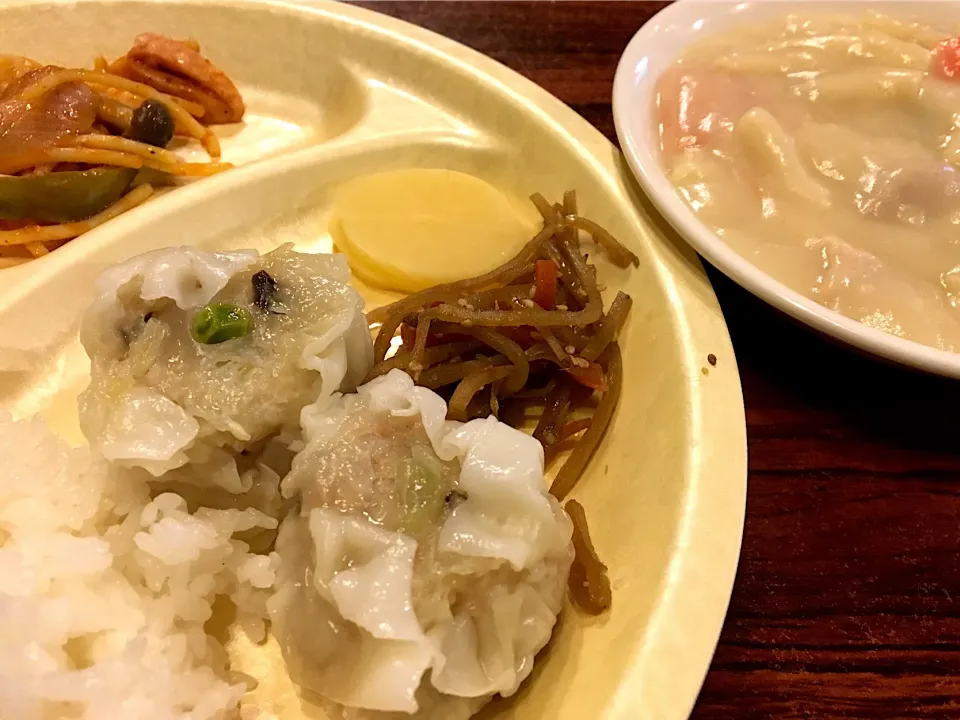 Snapdishの料理写真:昨日の賄い  晩ごはん⭐️🔆🔆 ここ何日かの合わせ技ｷﾀ━(ﾟ∀ﾟ)━! ま、おいしいけどねʕ·͡ˑ·ཻʔ|ぽんたさん