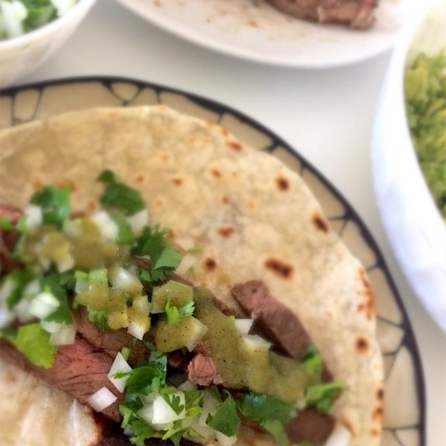 本格メキシカン タコス カルネアサダ とサルサヴェルデ/Hana SnapDish[スナップディッシュ] (IDKf1jHa)