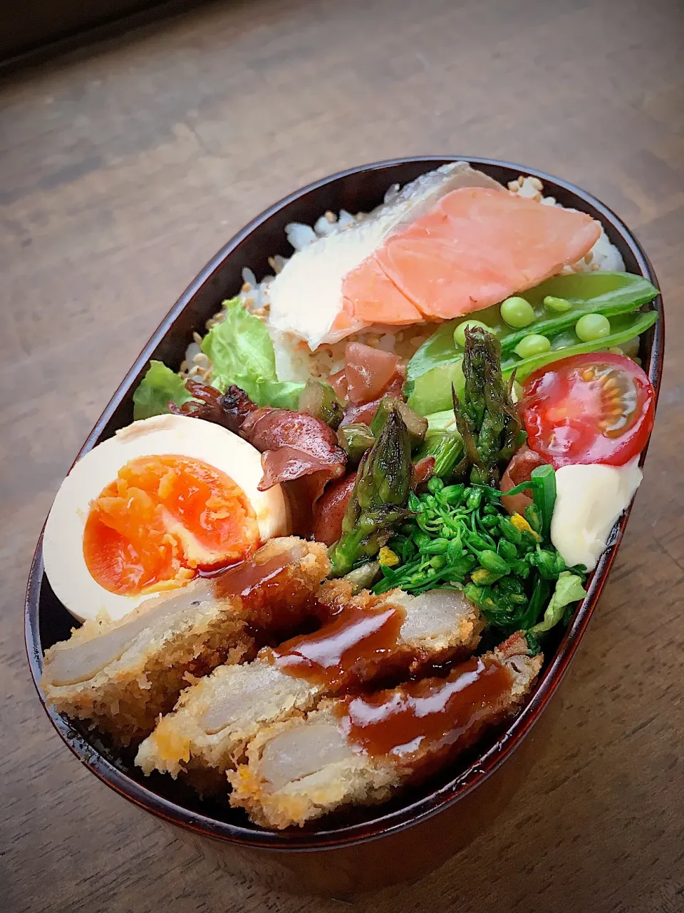 Snapdishの料理写真:今日のお弁当
・茹で塩シャケ
・はんぺんフライ
・味玉
・ホタルイカとアスパラのバター醤油炒め|akiさん