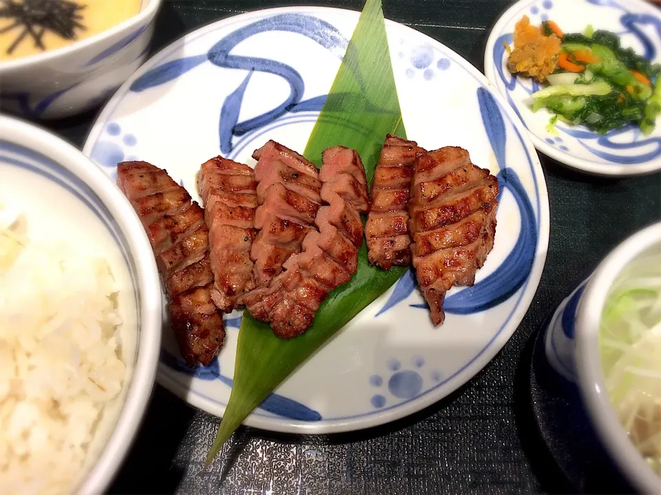 ねぎしで牛タン|ももみさん