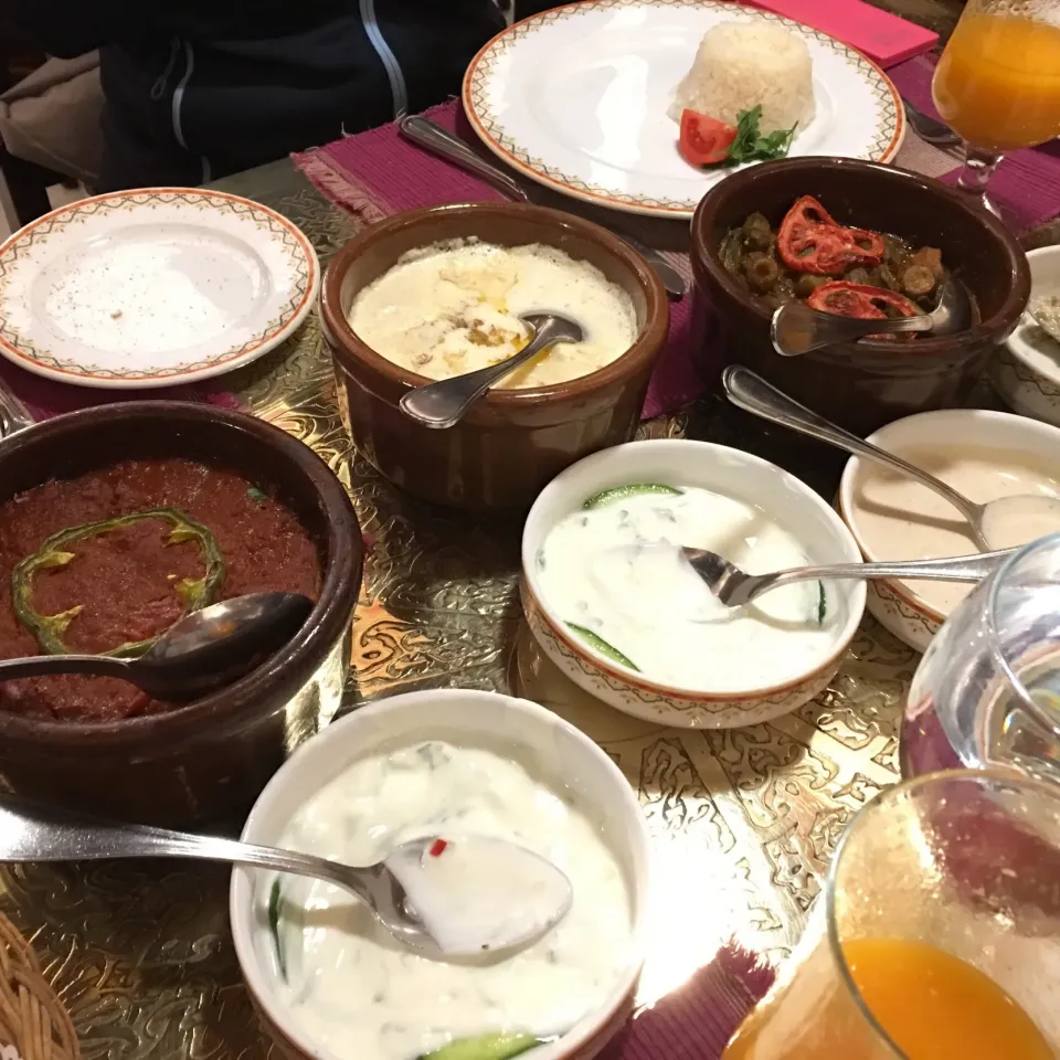 エジプト🇪🇬旅行でのランチ
タジン鍋で作った料理でした
トルコ料理にも思える|akemi🐝さん