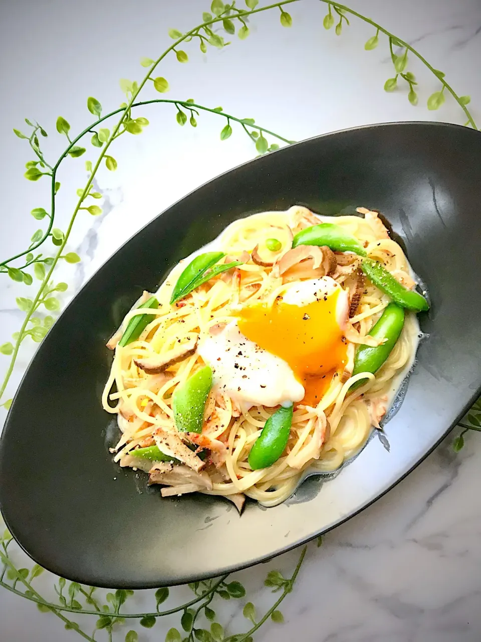 スナップえんどうと桜エビのカルボナーラ風ワンポット春パスタ🍝|Tomokoさん