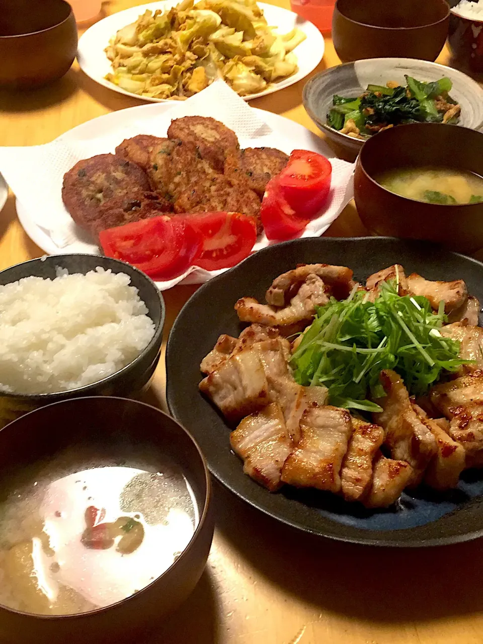 卵とキャベツの炒め物
竹輪のさつまあげ
小松菜と油揚げの蒸し煮
豚バラ肉の塩焼き
味噌汁|R-Kさん