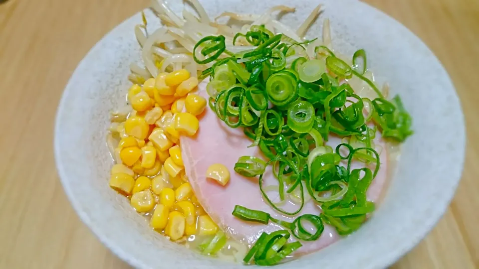 Snapdishの料理写真:旦那様作とんこつラーメン|やっちさん