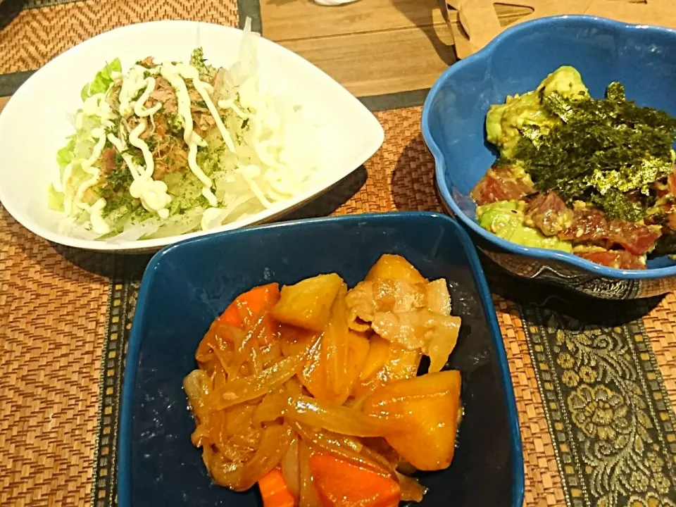 Snapdishの料理写真:肉じゃが&納豆玉ねぎ&マグロアボカド|まぐろさん