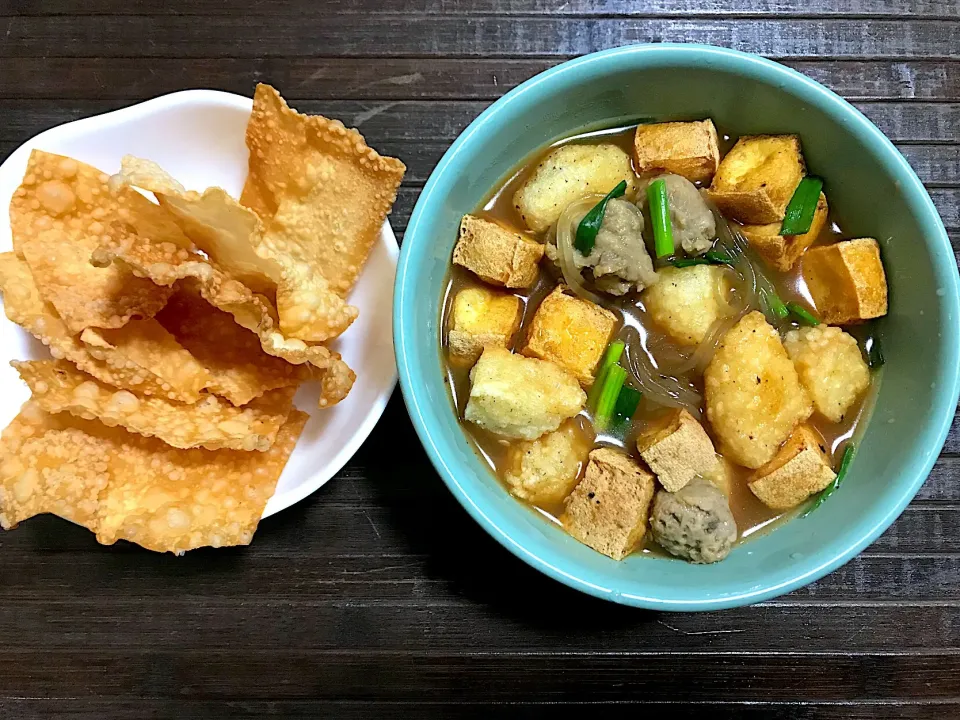 Bakso sapi, ulen, pangsit, tahu goreng|yeni kartikasariさん