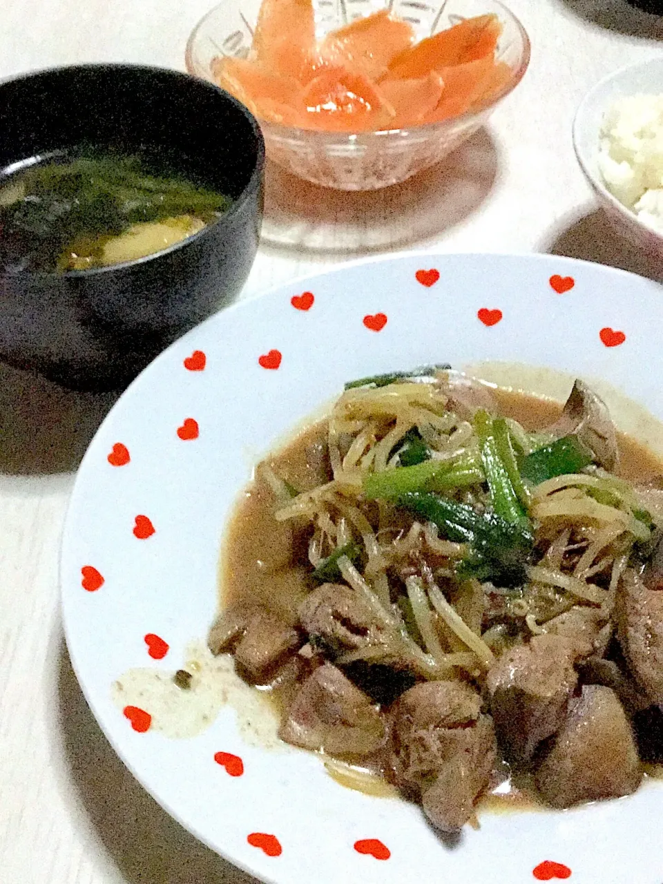 鉄分定食、ほうれん草とわかめのお味噌汁、レバニラ炒め、ひじきご飯|Ayaさん