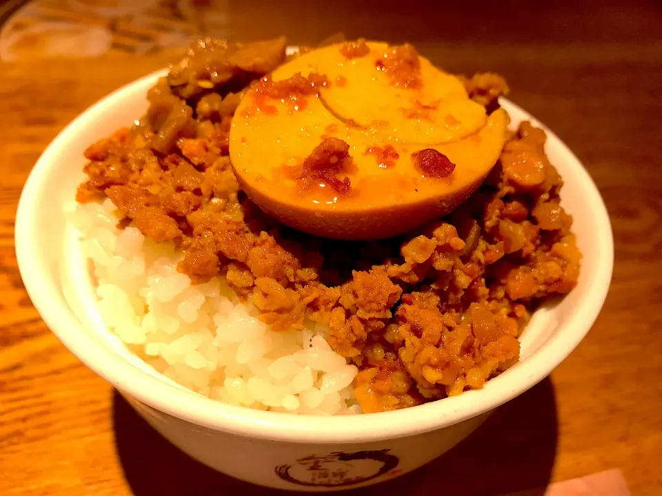 Taiwan style marinated pork mince on rice|Sky Blueさん