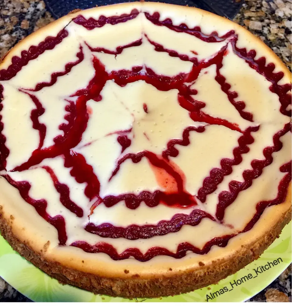 Homemade Strawberry 🍓 Swirl Cheesecake|Alma's Home Kitchenさん