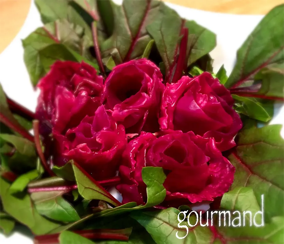 izoomさんの🎀  バラのアミューズ 紫キャベツのピクルス 🌹 【Amuse bouche of roses made of red cabbage pickles】|プーティさん