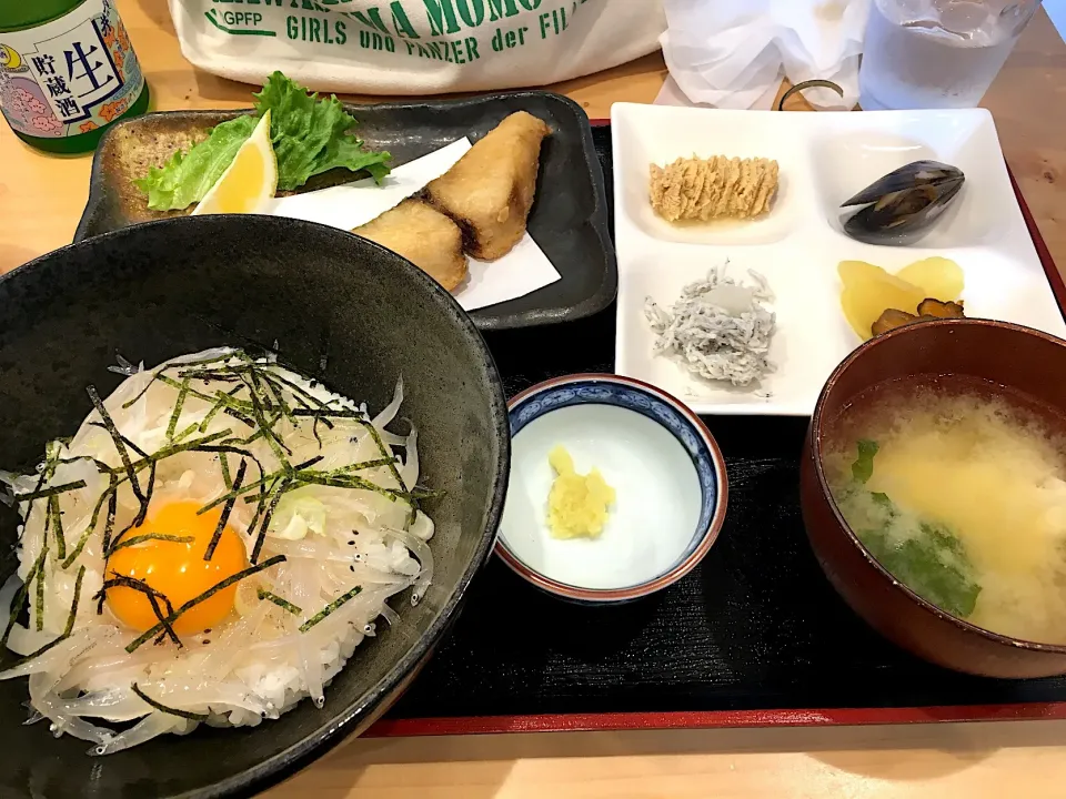 Snapdishの料理写真:生しらす丼|しのぶさん