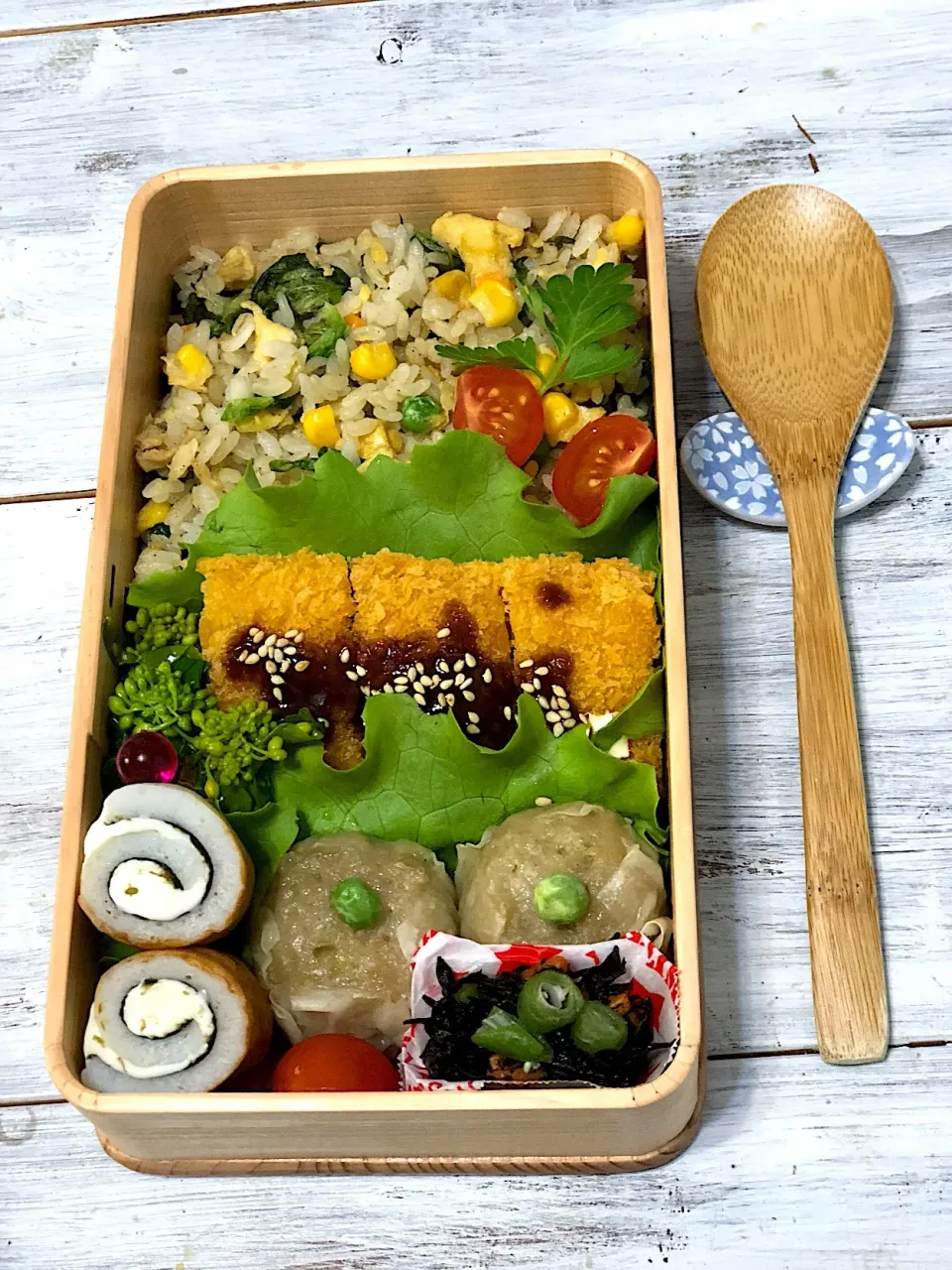 Snapdishの料理写真:レタスチャーハン弁当|LaLamamaさん