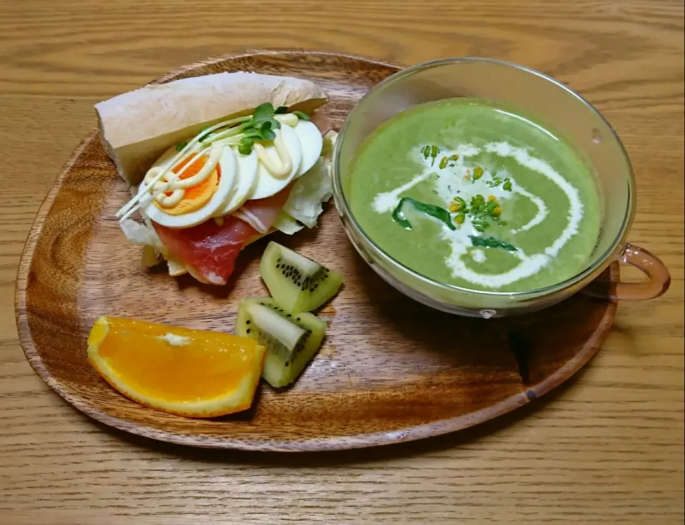 『クリームチーズ醤油とめぐチー🌿さんのえきしお卵と生ハムのバゲットサンドと菜の花のポタージュスープ』|seri-chanさん