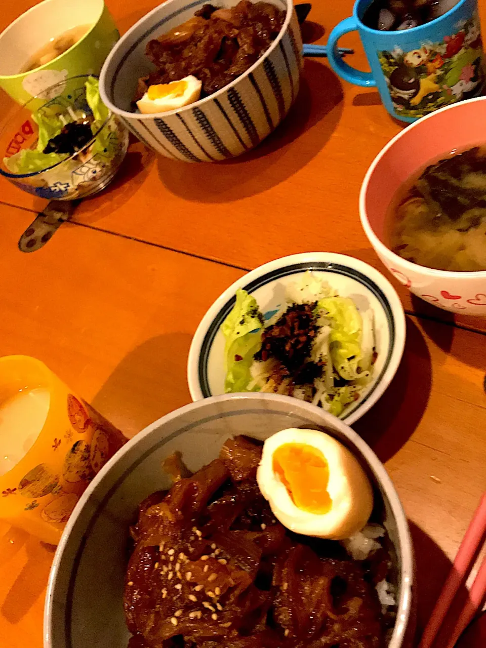 牛すき焼き丼 半熟卵 大根とレタスの海苔サラダ🥗  ほうれん草と豆腐の味噌汁|ch＊K*∀o(^^*)♪さん