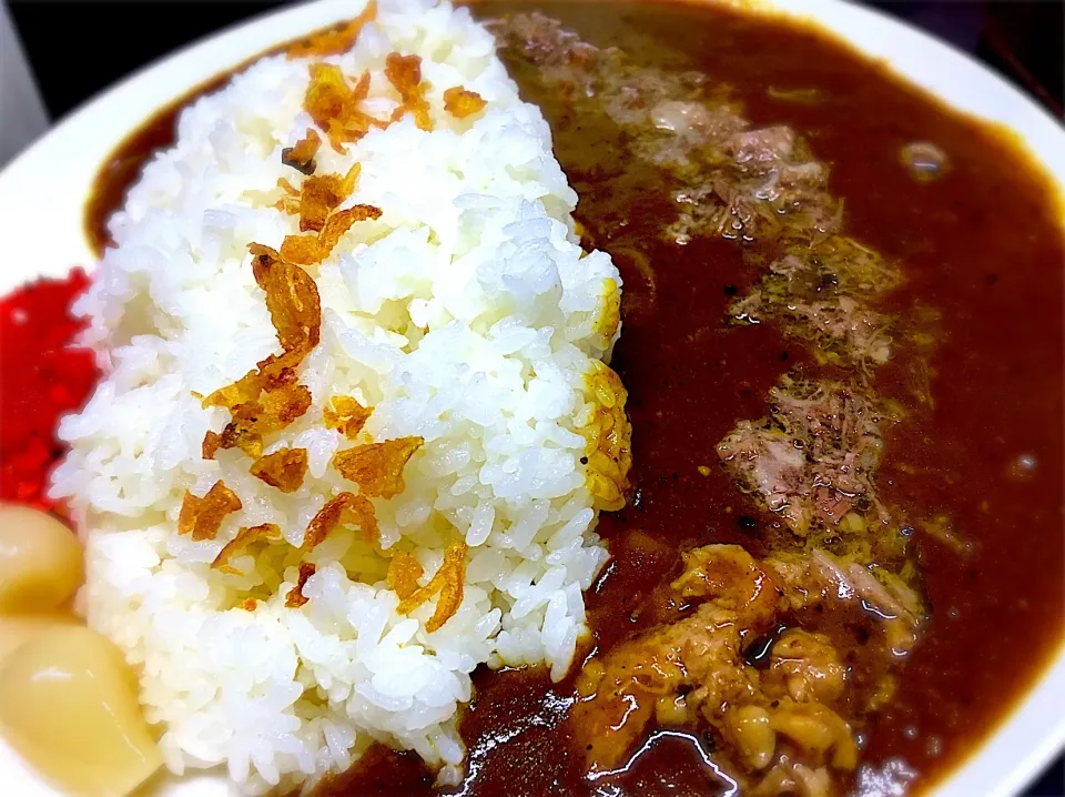 ランチ。450円。並で450g。牛すじカレー。意外に辛い。インドカレーより安い。どっちもそれぞれおいしい🤤|あじしおさん