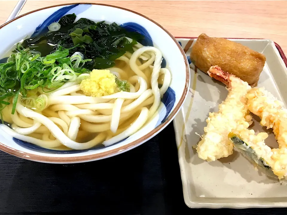 かけうどん1.5玉 他
#エビ天ぷら
#カボチャ天ぷら
#いなり寿司
#元祖セルフうどんの竹清|mottomoさん