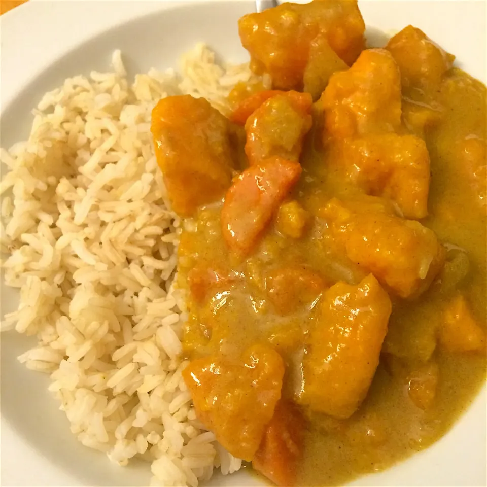 Peanut, carrot and sweet potato curry with rice 🍠🍚|MissYumYumさん