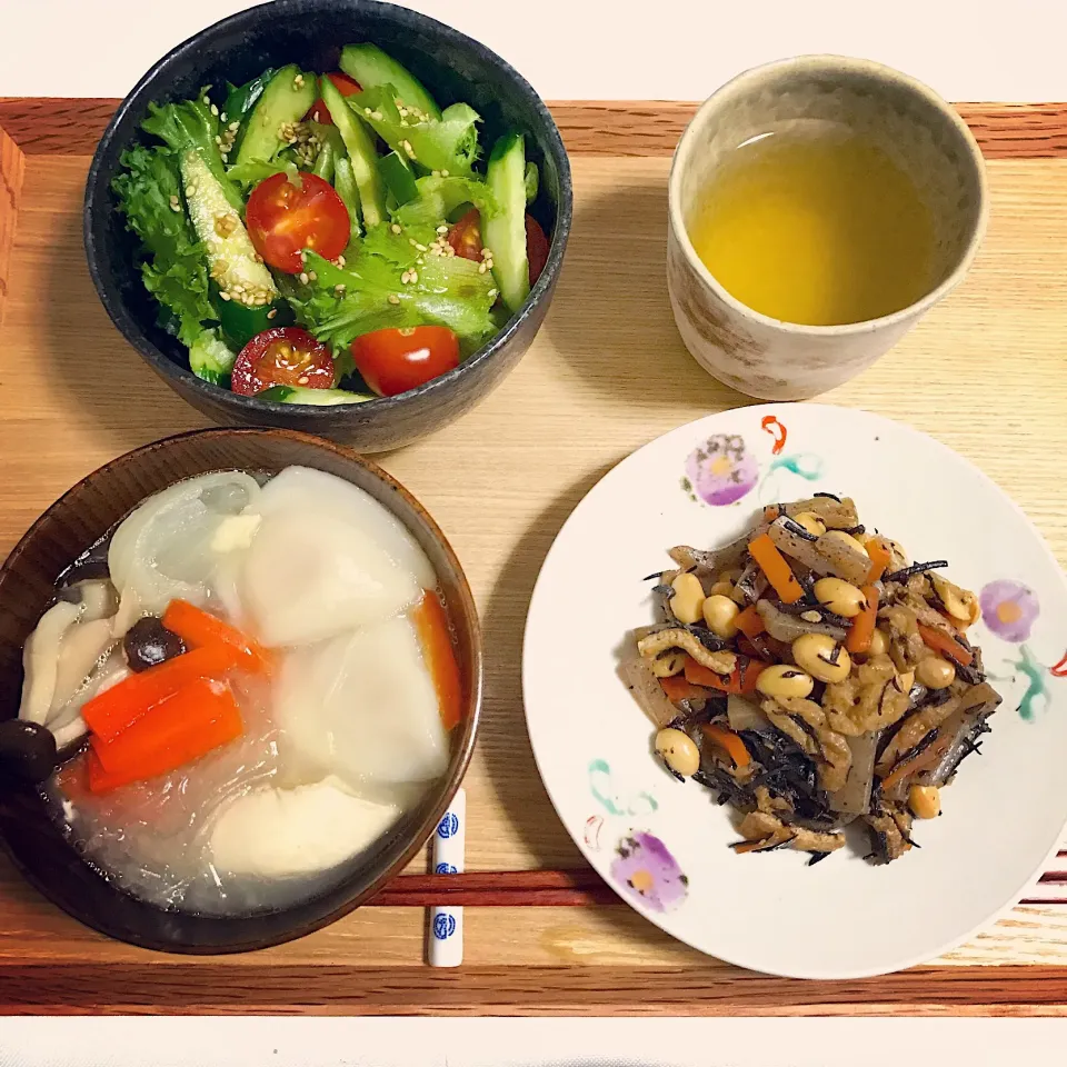 水餃子と春雨とささみと野菜の白湯スープ／ひじきと大豆の煮物／野菜サラダ|mogwaiさん