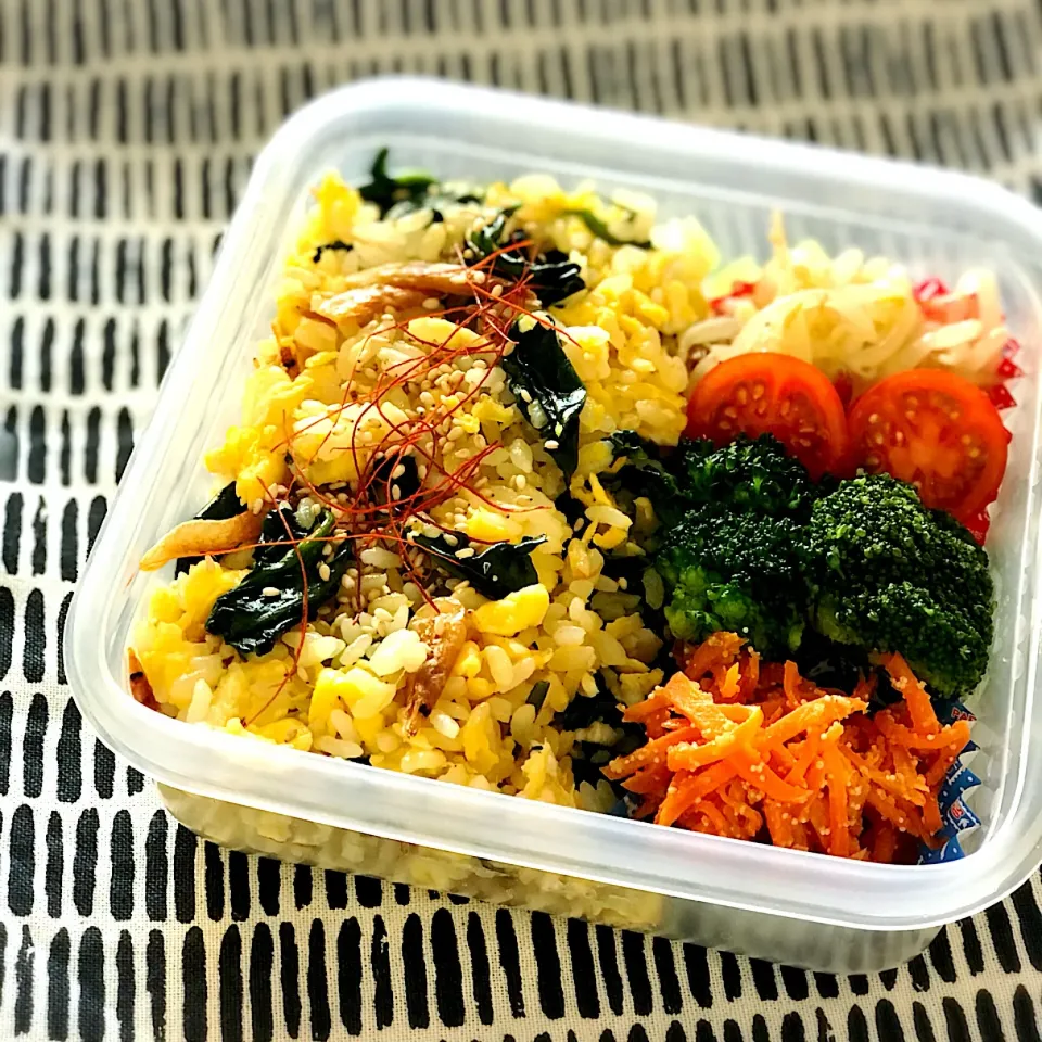 Snapdishの料理写真:チャーハン弁当  #旦那さん弁当 #タッパー弁当|恭子さん