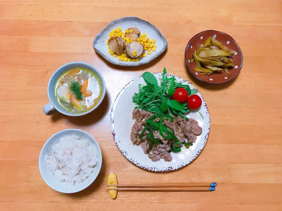 夕ごはん
豚肉とピーマンの生姜焼き
じゃがいものカレーきんぴら
肉団子スープ|ちゃみこさん