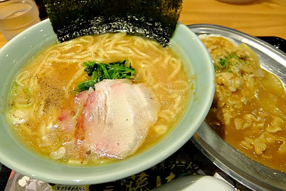 Snapdishの料理写真:横浜家系ラーメン藤崎家、和風カレー|nobさん