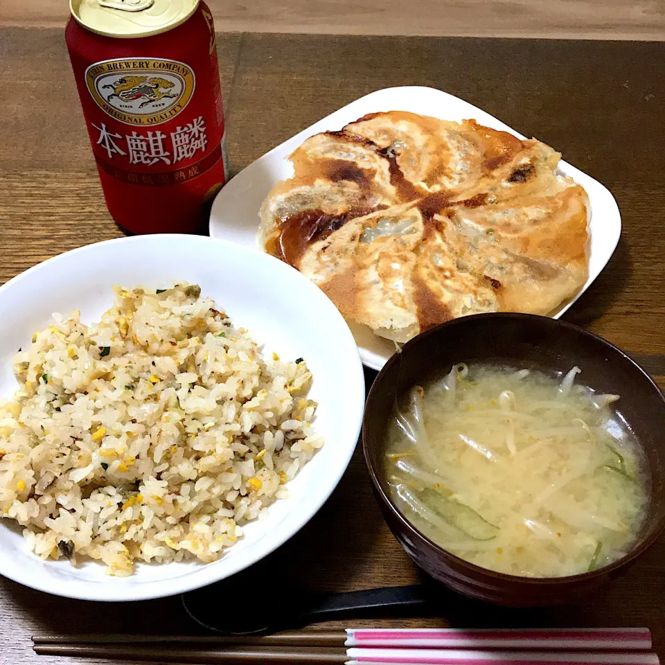 Snapdishの料理写真:#炒飯   #餃子   #もやしのピリ辛味噌スープ  #本麒麟|まきさん