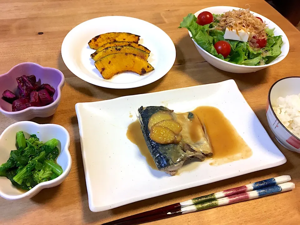 鯖の味噌煮 菜の花のおひたし かぼちゃのバター焼き しば漬け 豆腐サラダ|かおちゃんさん