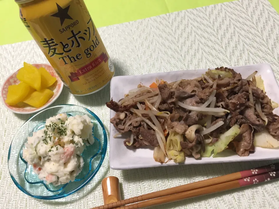 今宵は、マヨっぽく☆
#牛肉とモヤシのマヨネーズ炒め
#ポテサラ|Kojiさん