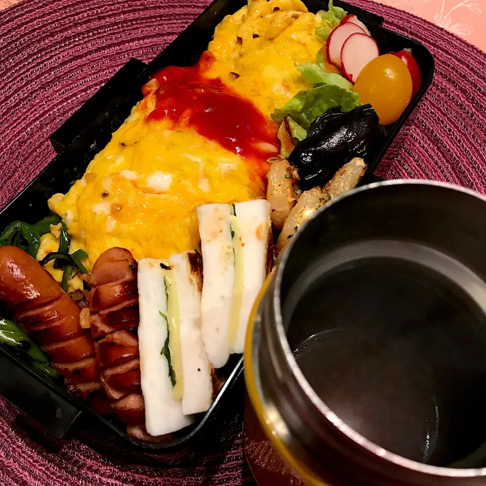 今日のお弁当🍱
オムライス弁当🥚
休み明けの今朝もまた雨☔️
足もと気をつけて
帰りには傘を忘れないでね🌂
今日も元気だして
いってらっしゃい👋😊|mokoさん