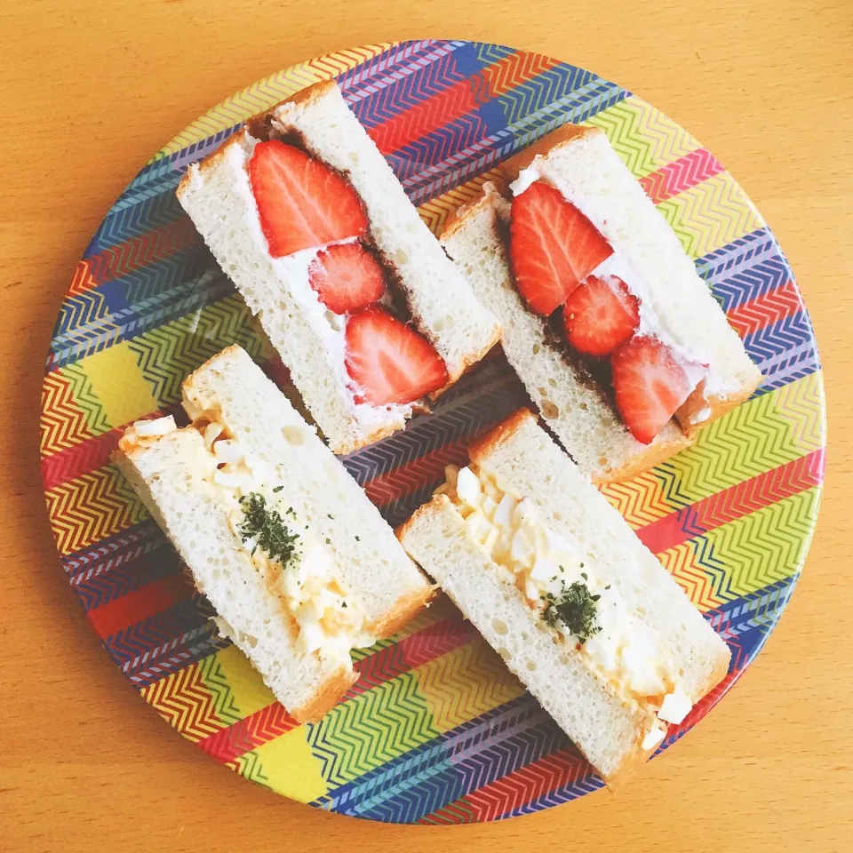 苺のホイップチョコサンド＆タルタルたまごサンドmorning 🍓🥚🍞|leeさん