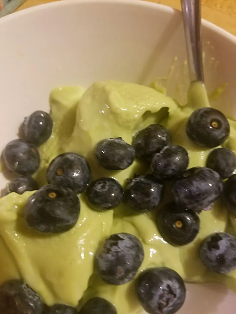 Avocado icecream with blueberries|Desiree Carmanさん