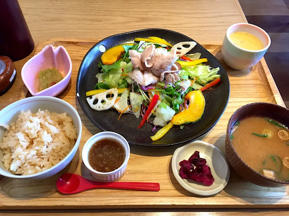 冷しゃぶサラダ定食
#お台所ふらり|himeさん