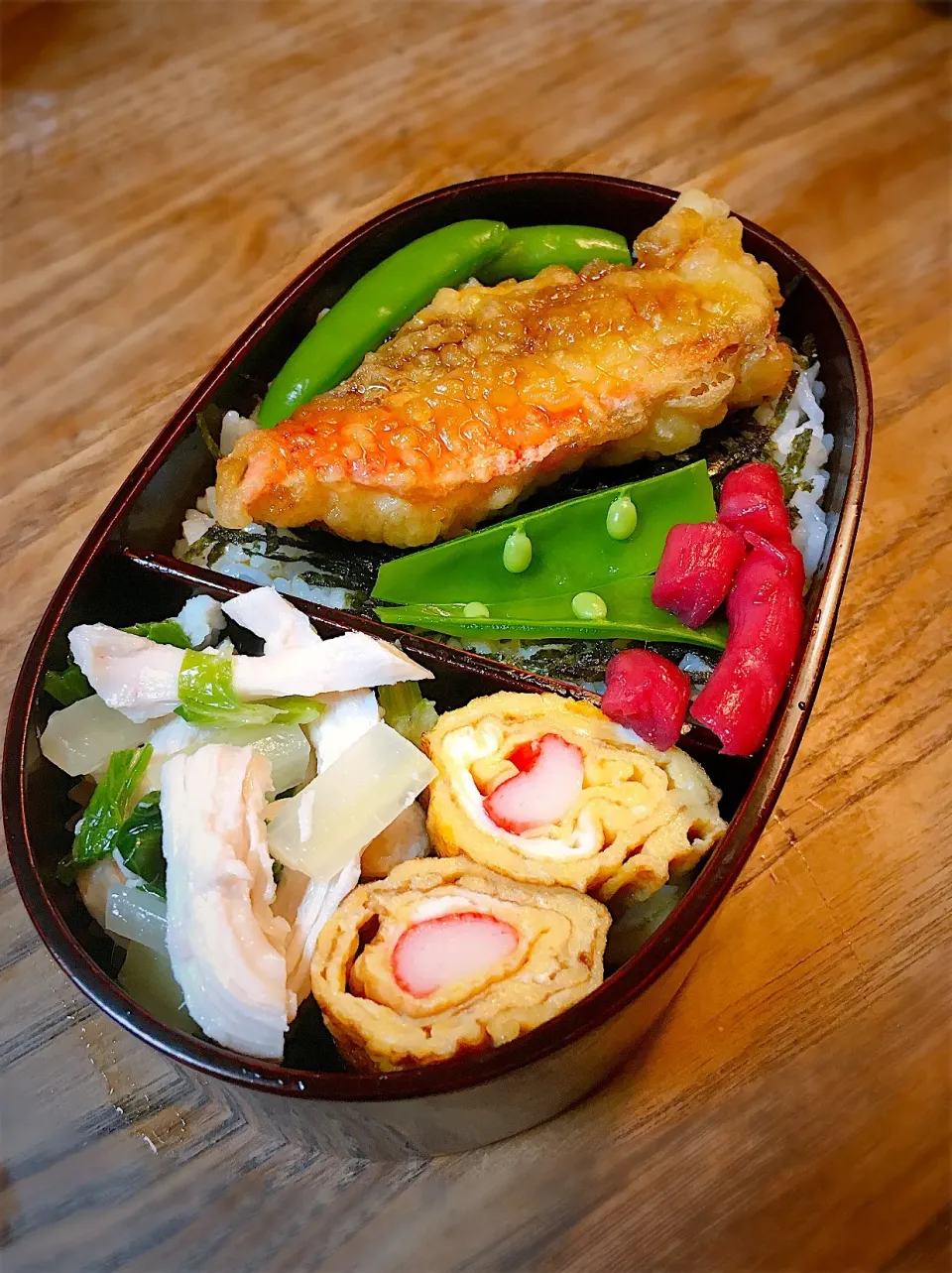 今日のお弁当
・ホウボウの天ぷら
・カニカマ入出汁巻
・鶏胸肉とセロリのサラダ|akiさん