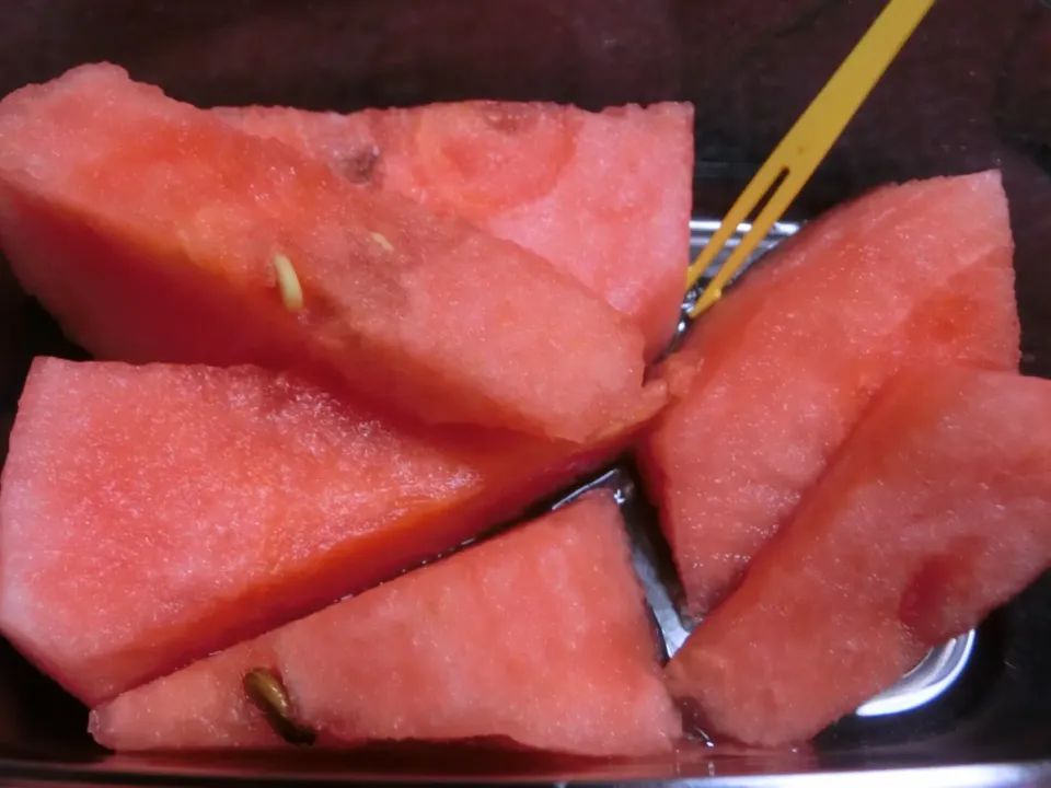 Snapdishの料理写真:カットスイカ🍉
昨年はスプーン🥄3杯の絞り汁

又晩ご飯の写真が消えた💧😰|Hiroshi  Kimuraさん