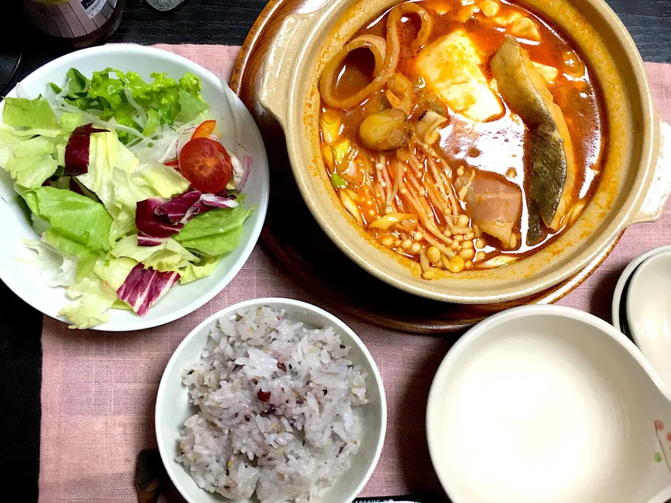 チゲ鍋🍲🇰🇷(恐らく今季最後)
オードブルサラダ🥗
雑穀ごはん🍚|yumyum😋さん