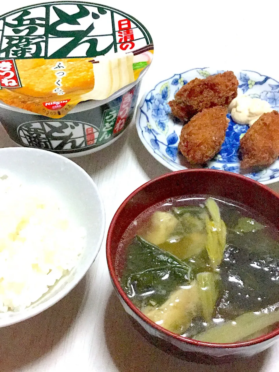 一人晩御飯〜カキフライ、ほうれん草の味噌汁、どん兵衛|Ayaさん