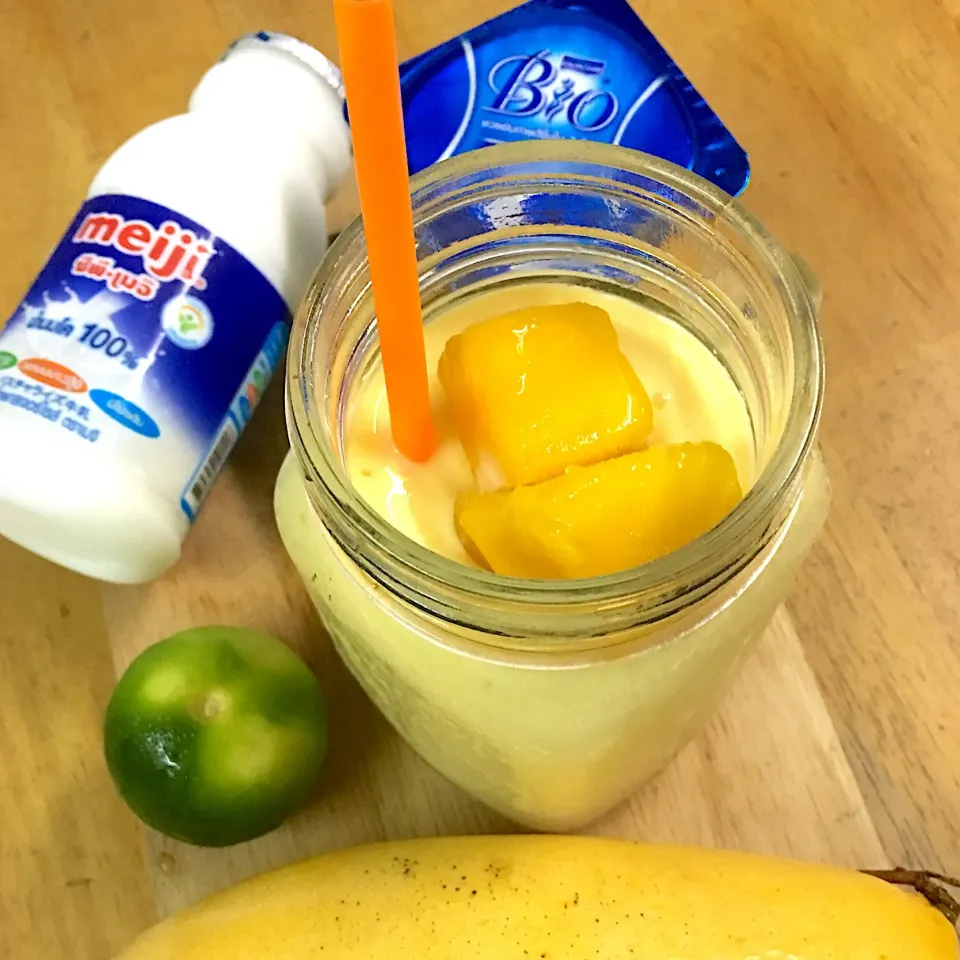 Mango yoghurt smootie|Madam Chuoさん