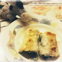 Snapdishの料理写真:Little donkey's favourite:
Selfmade Pasta filled with Ricotta, Ham, Spinach gratinated with Béchamel sauce and Parmesan cheese|Najeskaさん